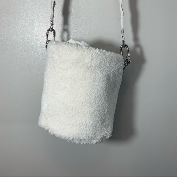 Lululemon Crossbody Fleece Bucket Bag White Cream - Picture 10 of 12